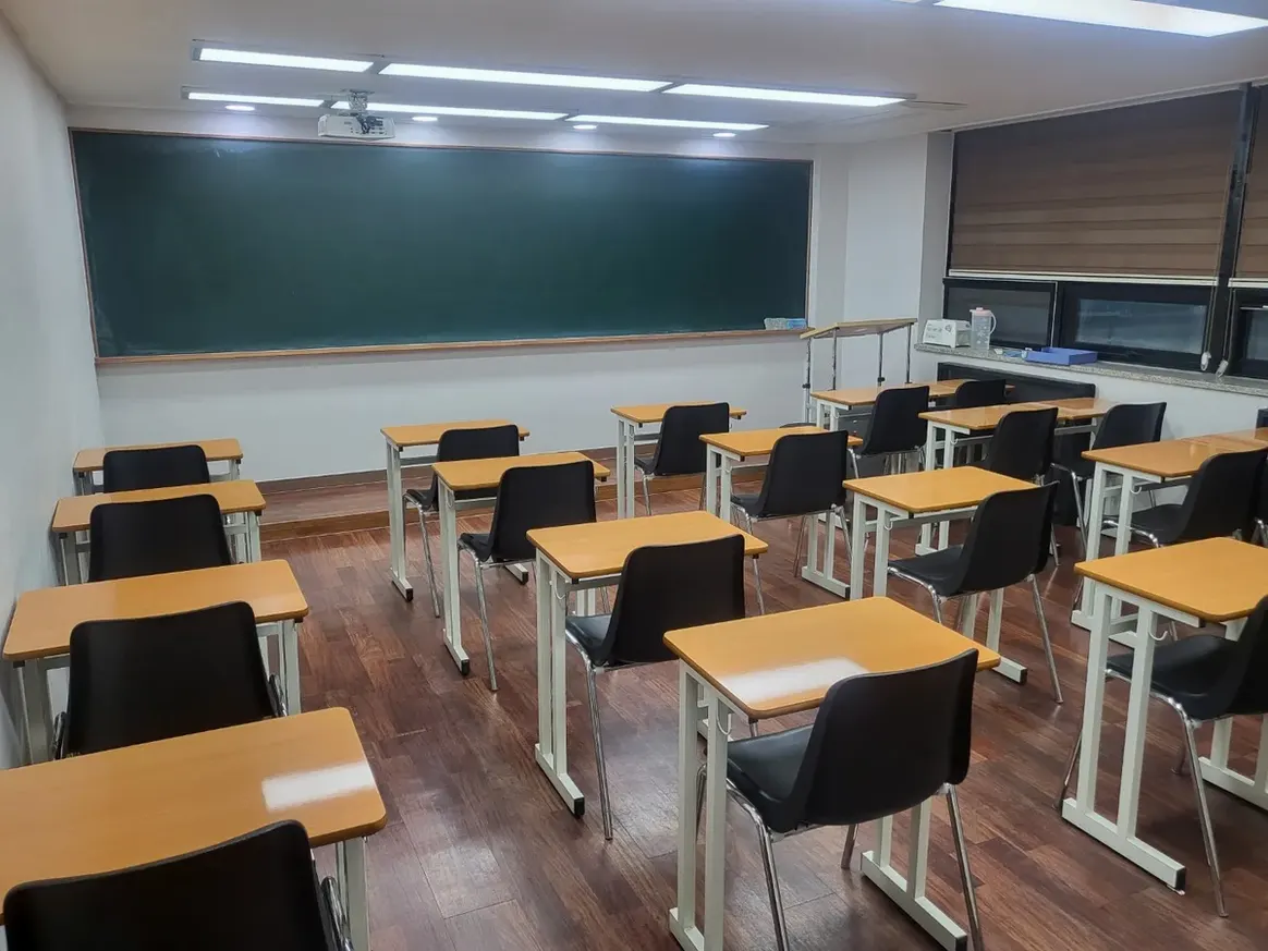 대덕구 법동 스터디룸 미팅룸 장비 주변 정밀 위생청소 사례 - 행진크린